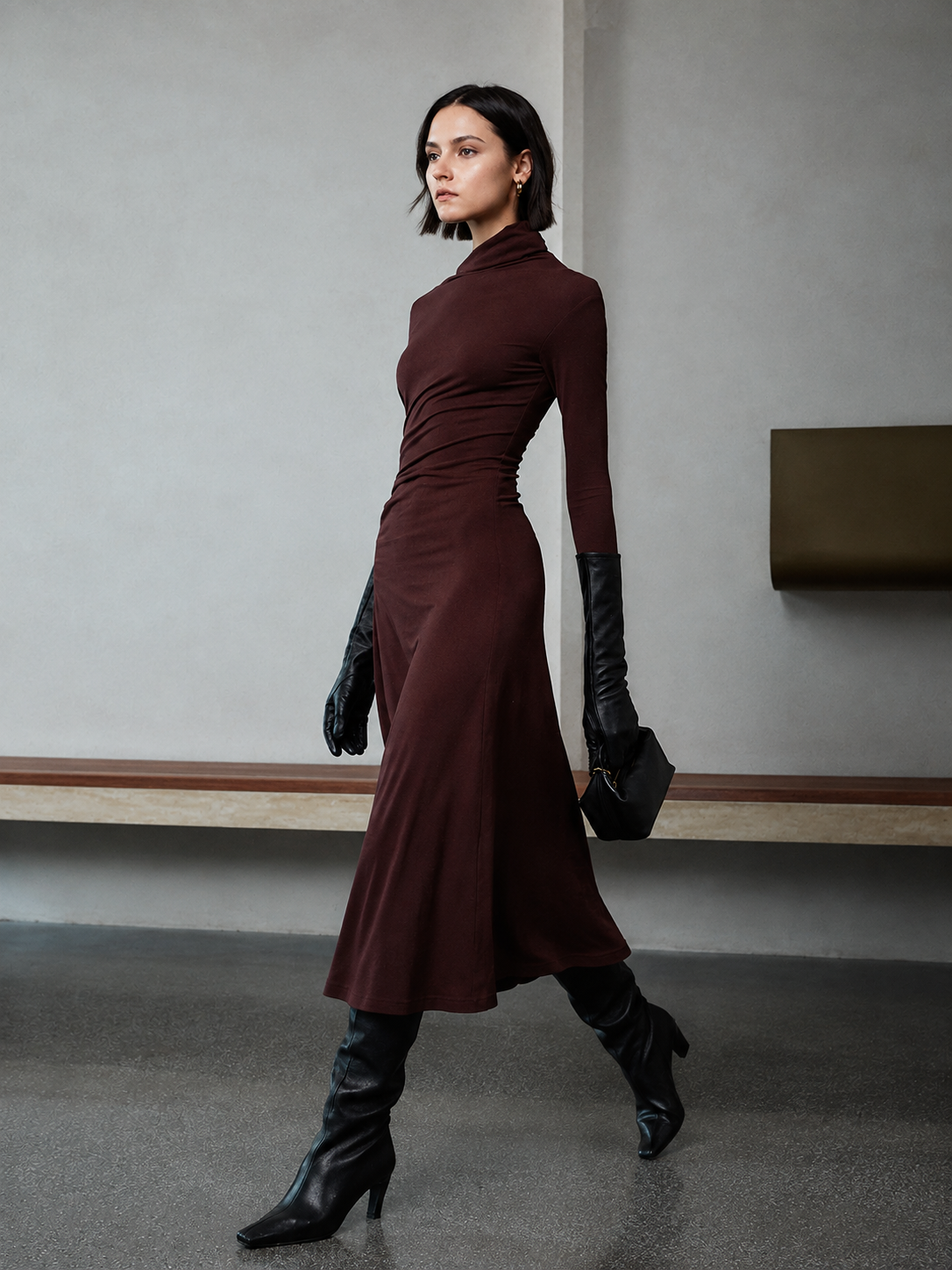 Robe midi moulante asymétrique manches longues