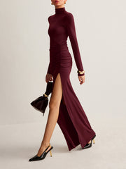 Robe maxi plissée col montant fendue