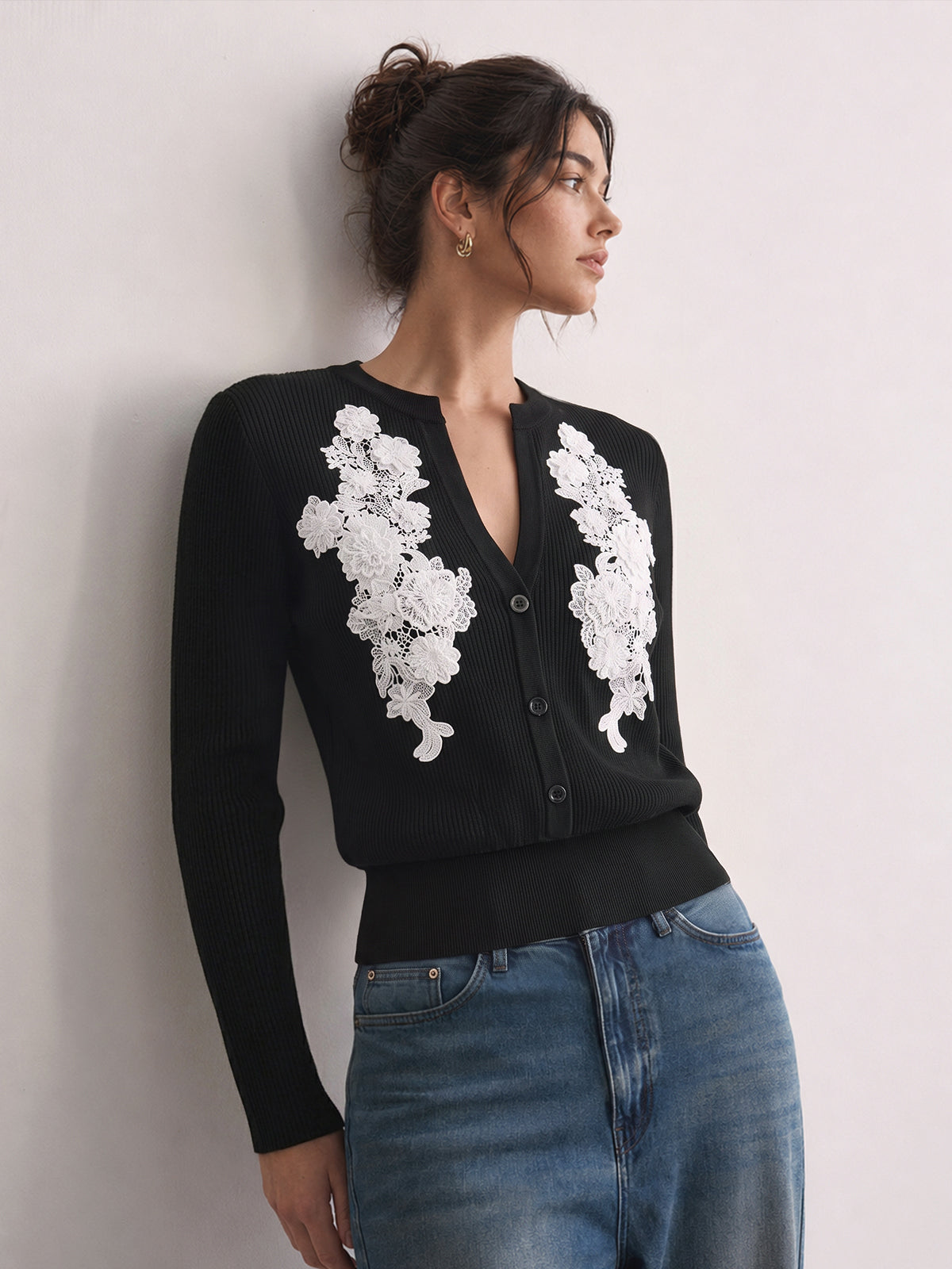 Cardigan maille côtelée applique fleurie