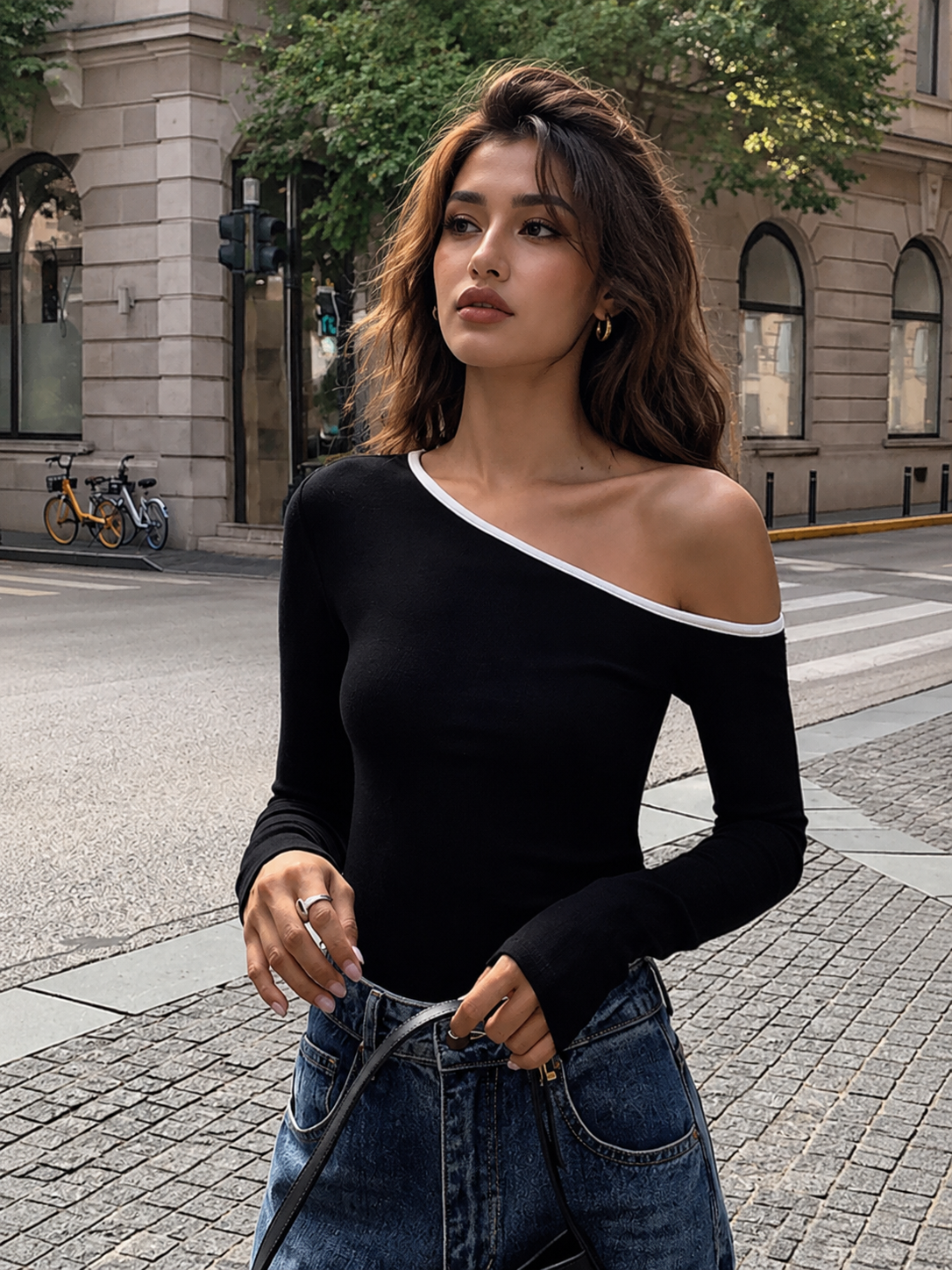 Chemise épaules dénudées bordure contrastée