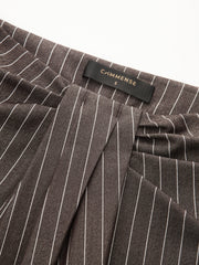 Pantalon rayé à taille torsadée brun, détail de la taille