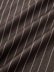 Pantalon rayé à taille torsadée brun, détail du tissu