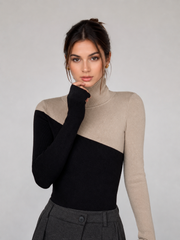 Top maille col montant — vue portée de face, deuxième version