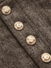 Pantalon culotte chevron taupe à boutons, détail des boutons