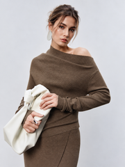 Top caramel col asymétrique manches longues