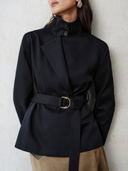 Veste noire col montant ceinturée