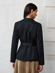 Veste noire col montant ceinturée