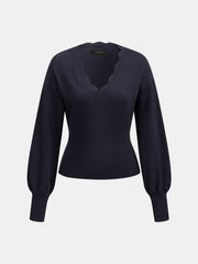 Pull col V bord festonné