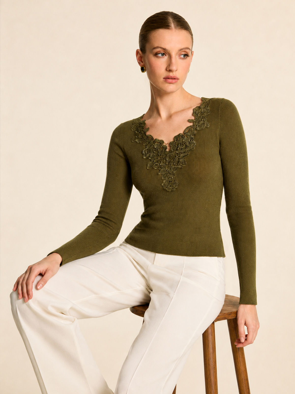 Top tricot col V dentelle fleurie