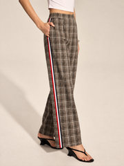 Pantalon à carreaux bande latérale brun, vue portée de face