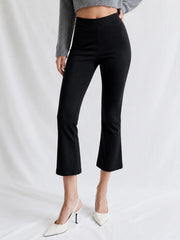 Pantalon flare court stretch noir, vue portée de trois quarts