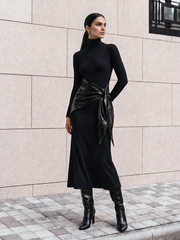 Robe col montant simili cuir ceinturée