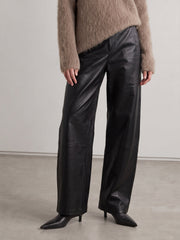 Pantalon barrel en simili cuir noir, vue portée de face