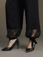 Pantalon ballon à dentelle noir, détail porté, dentelle