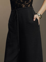 Pantalon ballon à dentelle noir, détail porté, cordon