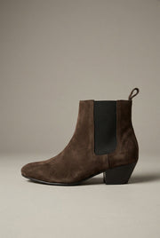 Bottines Chelsea à ligne nette — vue de profil, pièce isolée