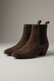 Bottines Chelsea à ligne nette — vue de trois-quarts, paire isolée