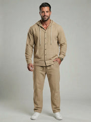 Ensemble veste boutonnée capuche pantalon — beige kaki porté en pied de face