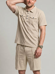 Ensemble chemise gaufrée et short beige — vue portée en pied, de face