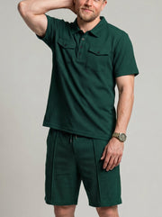 Ensemble chemise gaufrée et short vert foncé — vue portée en pied, de face