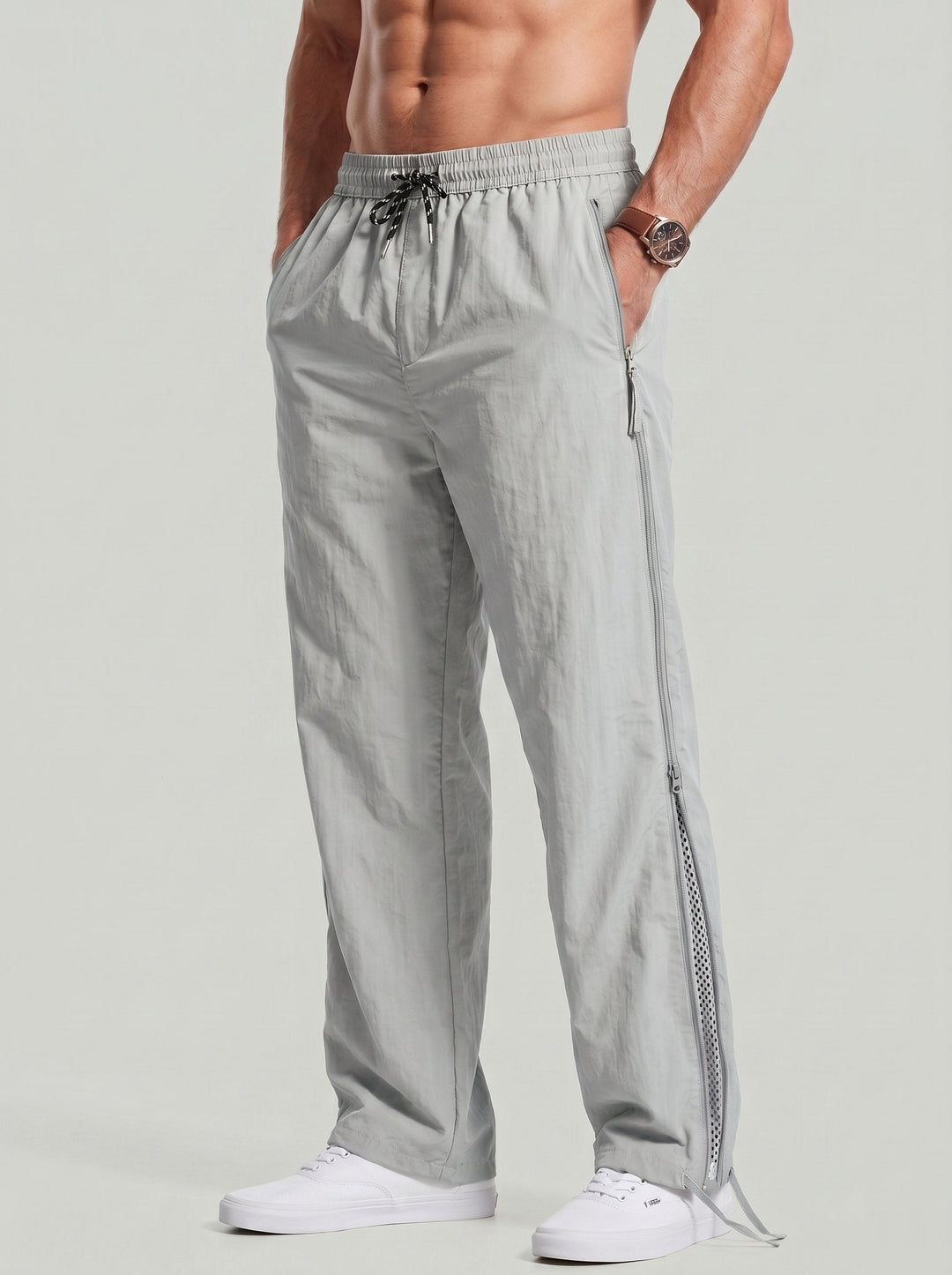 Pantalon ample à zips gris clair, vue portée de face