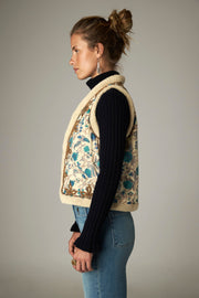 Gilet imprimé à broderies contrastées — vue portée de profil
