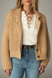 Cardigan maille col revers — vue portée de face, plan buste