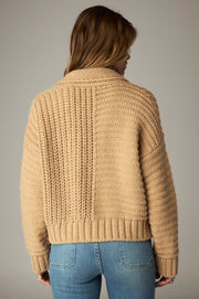 Cardigan maille col revers — détail dos en maille côtelée
