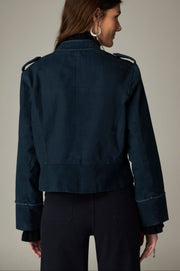 Veste courte à col officier — vue portée de dos