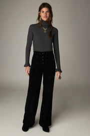 Pantalon noir à jambe évasée
