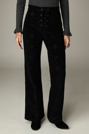 Pantalon noir à jambe évasée
