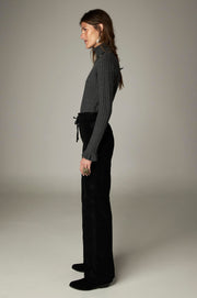 Pantalon noir à jambe évasée