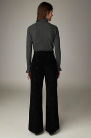 Pantalon noir à jambe évasée