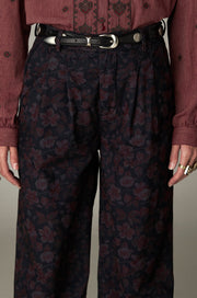 Pantalon large à jambe nette