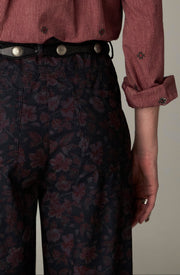 Pantalon large à jambe nette