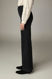Pantalon large à jambe nette