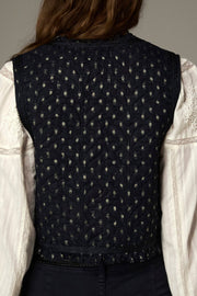 Gilet court décolleté en V — détail dos du gilet
