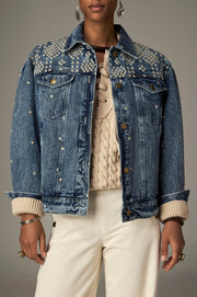 Veste denim motif floral — vue portée de trois-quarts