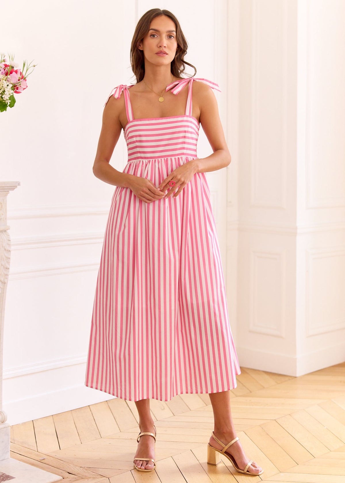 Robe rayée bretelles nouées