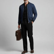 Blouson zippé bleu marine à col court, vue portée en pied