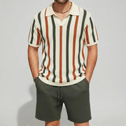 Ensemble polo rayé short — vue portée de face, polo rayé et short vert foncé