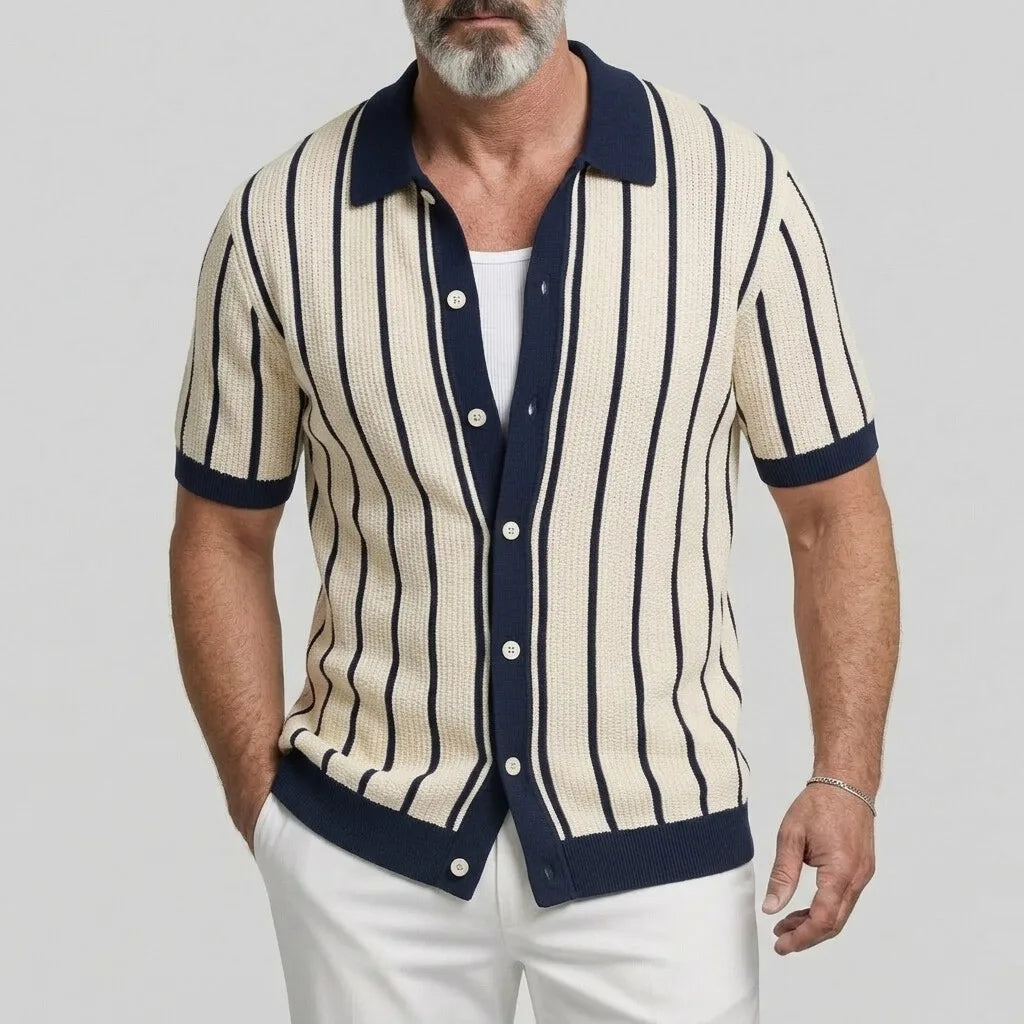 Chemise maille rayée bordures contrastées — vue portée de face, ouverte sur un débardeur blanc