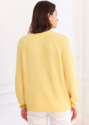 Gilet jaune en laine — vue portée de dos