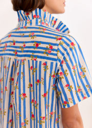 Robe rayée bleue fleurie