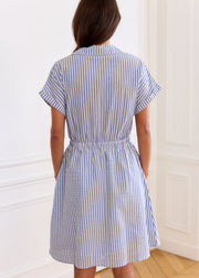 Robe rayée nouée