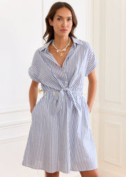 Robe rayée nouée