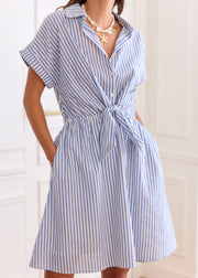 Robe rayée nouée