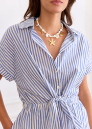 Robe rayée nouée