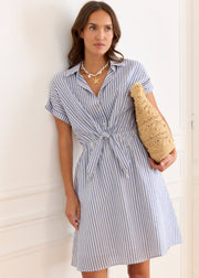 Robe rayée nouée