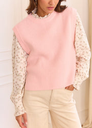 Pull rose Diego — vue portée de face, plan taille